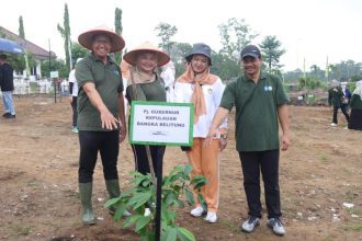 Pj Ketua TP PKK Dya Sugito Turut Meriahkan HUT Babel ke-24 dengan Tanam Pohon