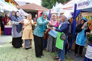 pj ketua tp pkk buka lomba memasak