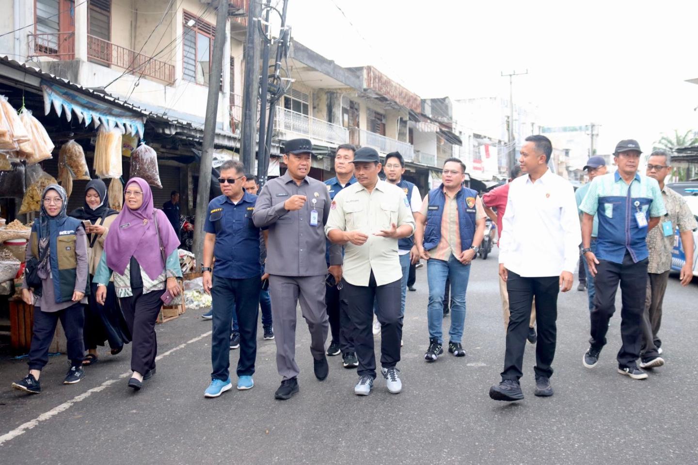 Pj Gubernur Pantau Harga dan Stok Bahan Pokok Jelang Nataru