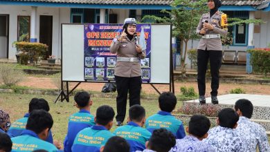Operasi Keselamatan Menumbing 2025, Polres Bangka Tengah Sosialisasi Kamseltibcarlantas di SMKN 1 Koba