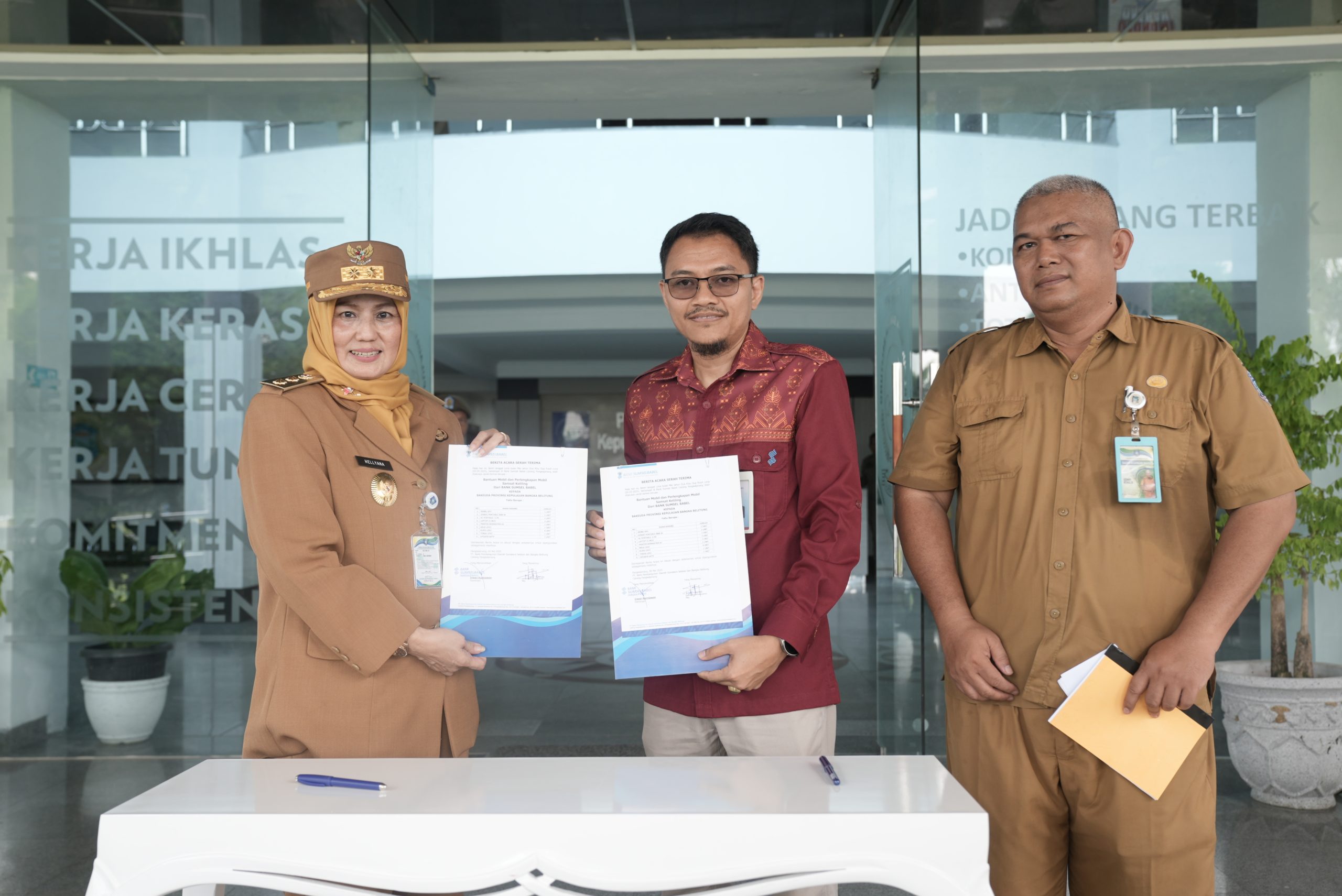 Bank Sumsel Babel Serahkan Mobil Samsat Keliling Ke Pemprov Bangka Belitung