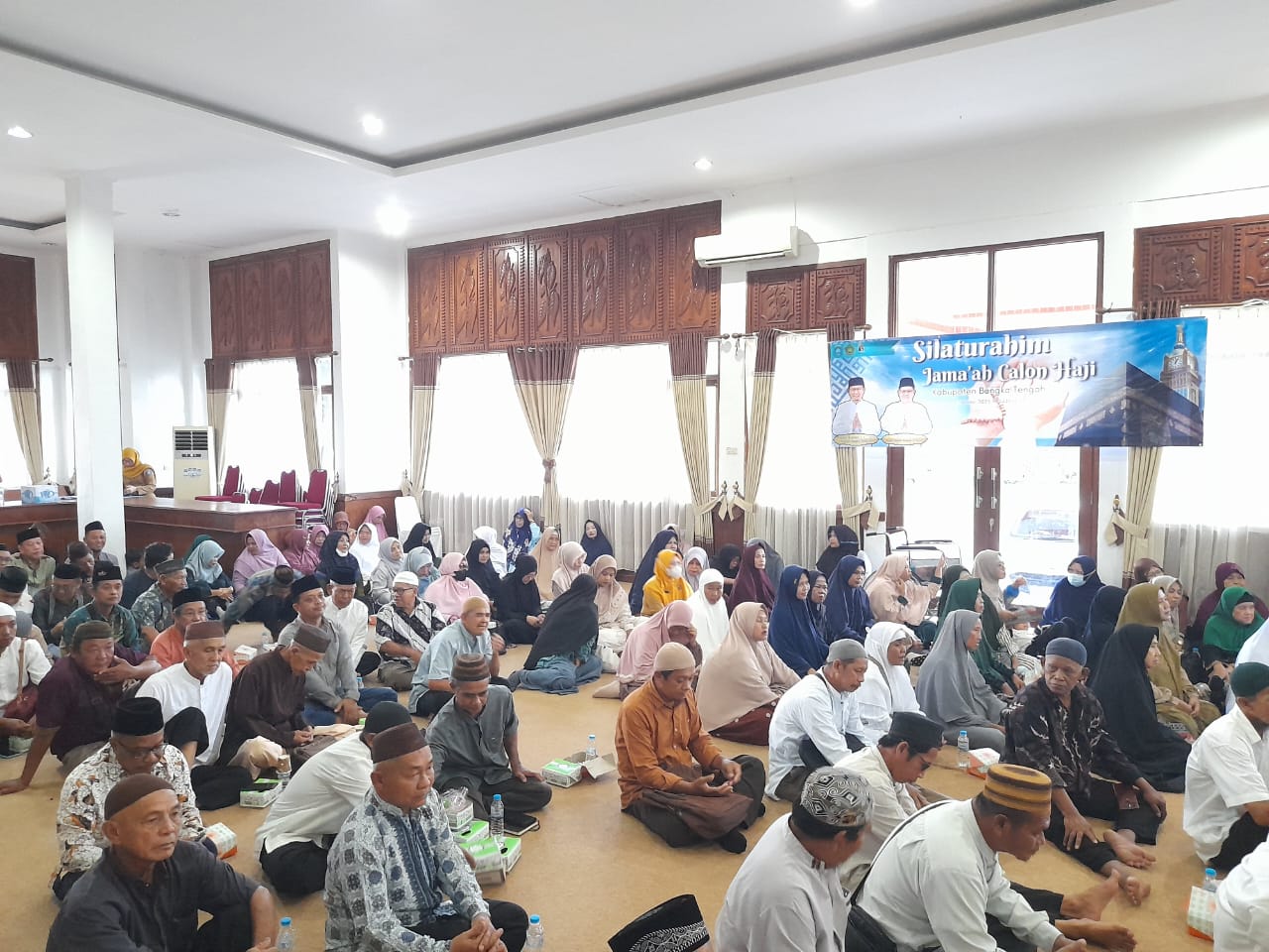 166 CJH Bangka Tengah Siap Berangkat Haji, Pemkab Bateng Beri Tambahan Uang Saku