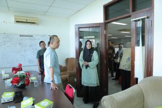 Ciptakan Suasana Nyaman, Wagub Hellyana Ajak Pegawai Rawat Tempat Kerja
