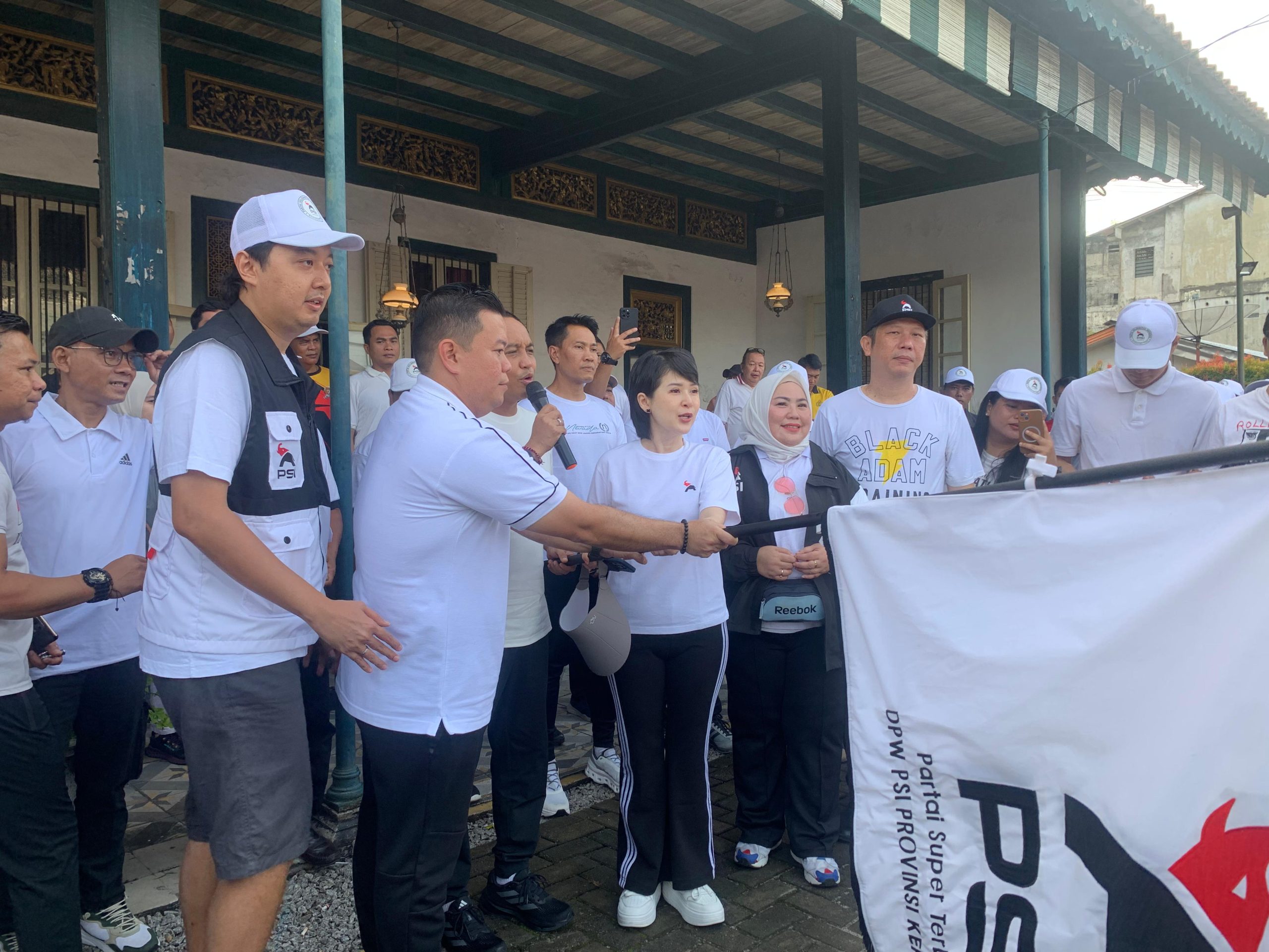 Sekjen PSI sekaligus Mentri Kehutanan membuka kegiatan HUT PSI Ke 11 di Halaman Swiss-Belhotel 