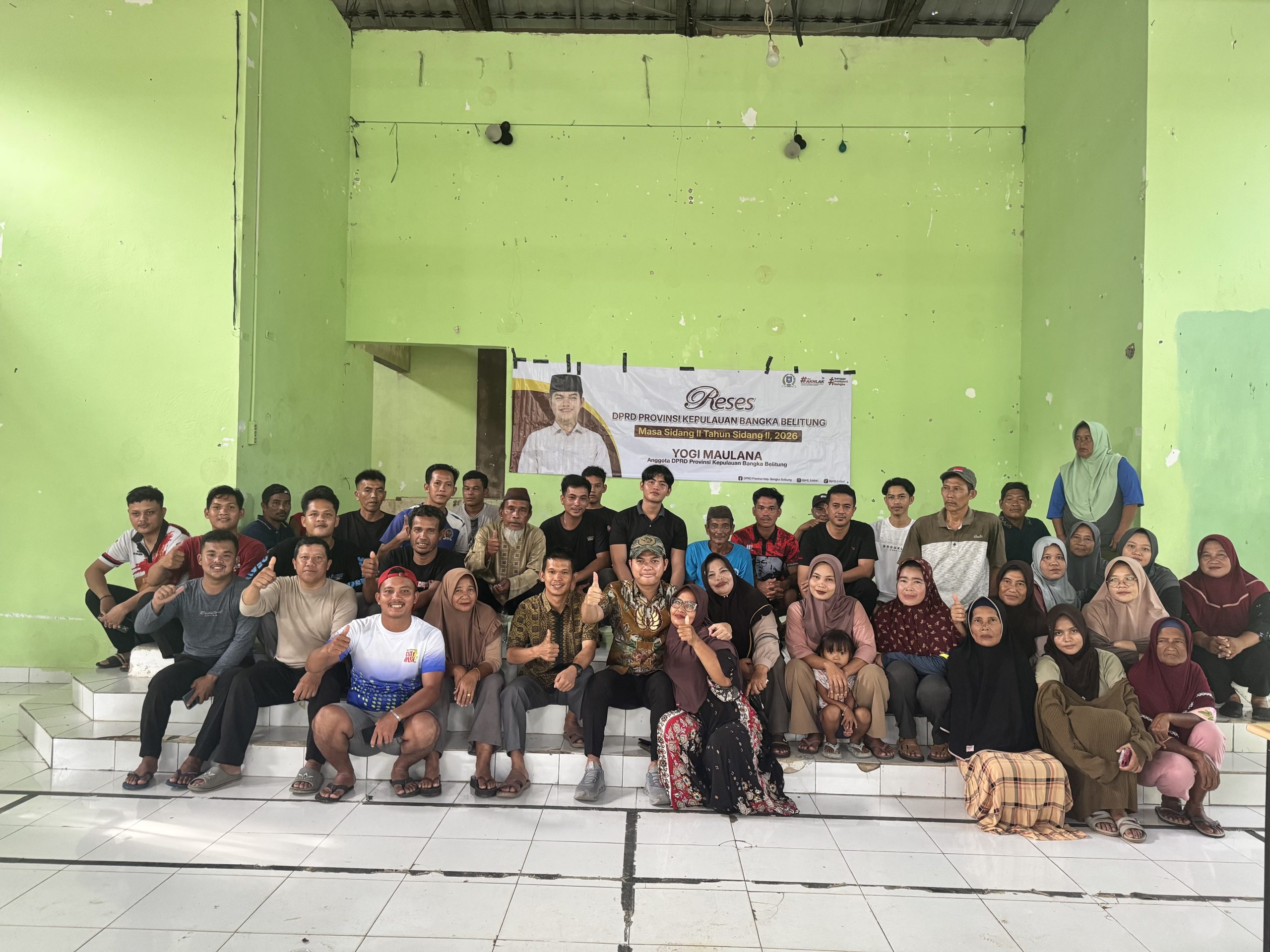 Yogi maulana bersama masyarakat desa tanjung labu